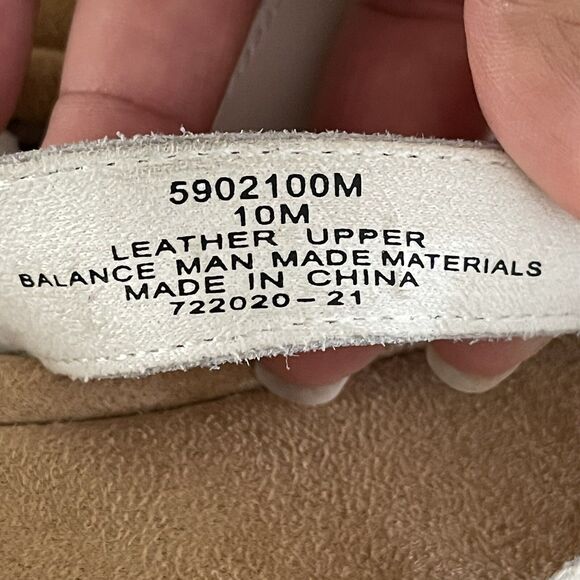 Minnetonka White Leather Boho Sandals Size 10 Silver Hardware Slip On Comfort - Picture 9 of 11